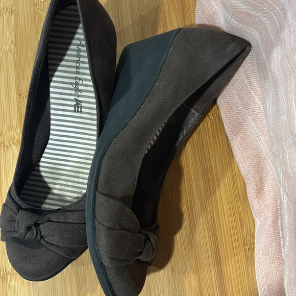 American Eagle Size 8 Suede Wedge - Picture 4 of 4